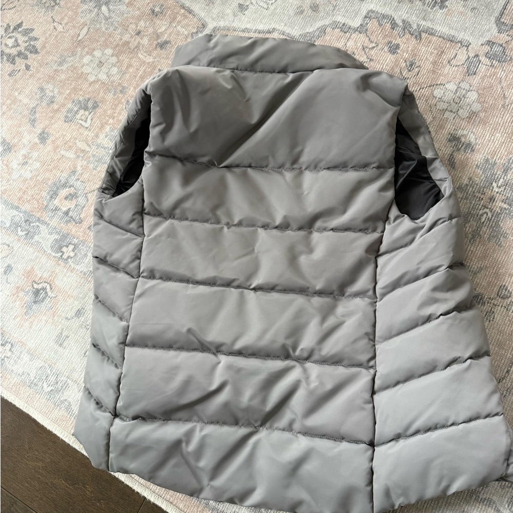 Canada Goose Light Grey canvas Puffer Vest with black Logo Patch - Picture 7 of 10